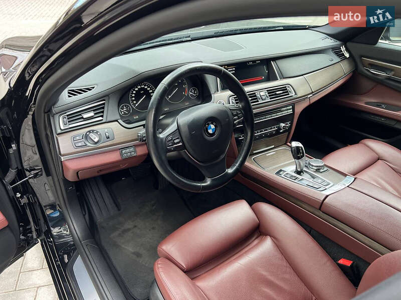 Седан BMW 7 Series 2015 в Львове