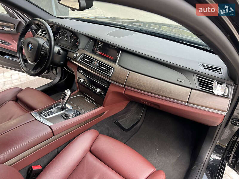 Седан BMW 7 Series 2015 в Львове