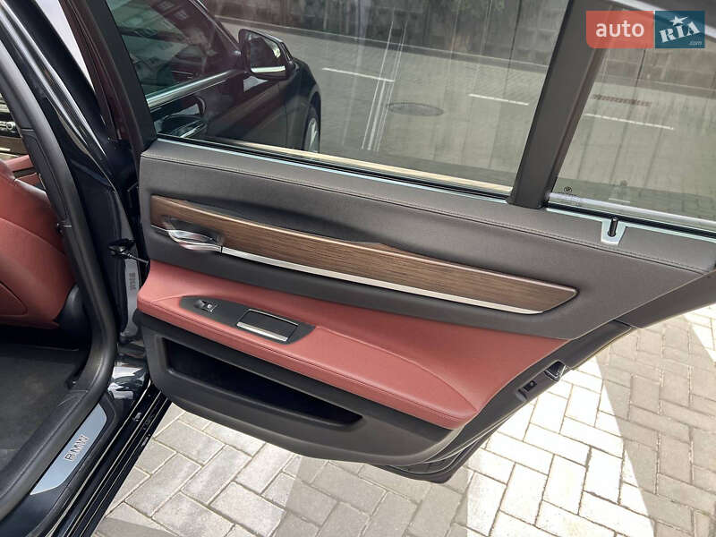 Седан BMW 7 Series 2015 в Львове