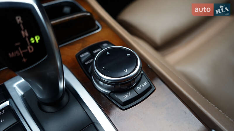 Седан BMW 7 Series 2014 в Львові
