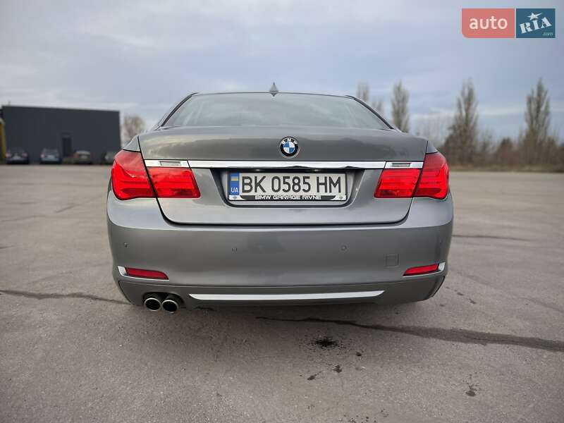 Седан BMW 7 Series 2010 в Ровно