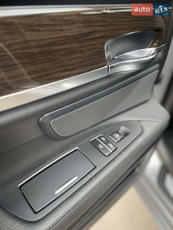 Седан BMW 7 Series 2010 в Ровно