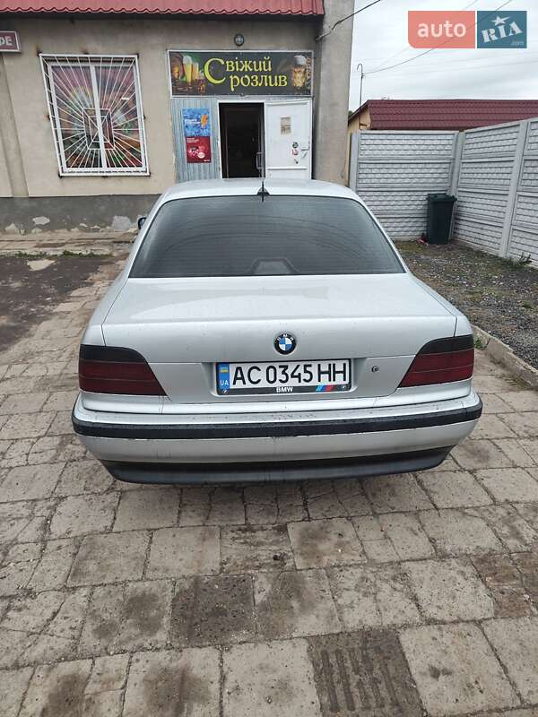 Седан BMW 7 Series 2000 в Иваничах