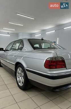 Седан BMW 7 Series 2001 в 