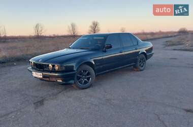 Седан BMW 7 Series 1987 в Гребінці