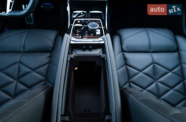 Седан BMW 7 Series 2024 в 