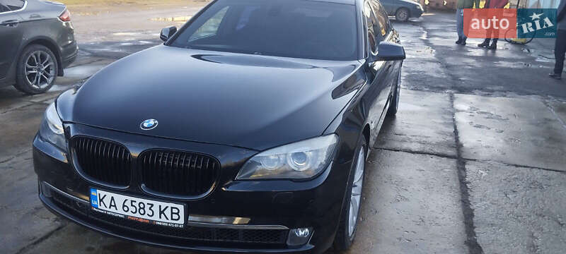 Седан BMW 7 Series 2010 в Романіву