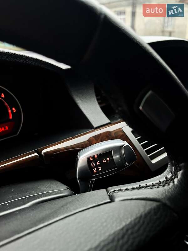 Седан BMW 7 Series 2003 в Дубні