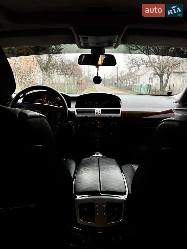 Седан BMW 7 Series 2003 в Дубні