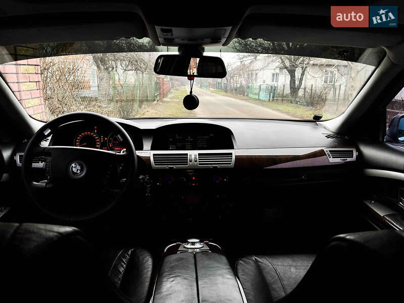Седан BMW 7 Series 2003 в Дубні