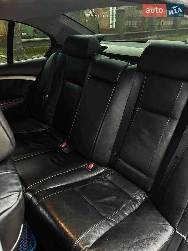 Седан BMW 7 Series 2003 в Дубні