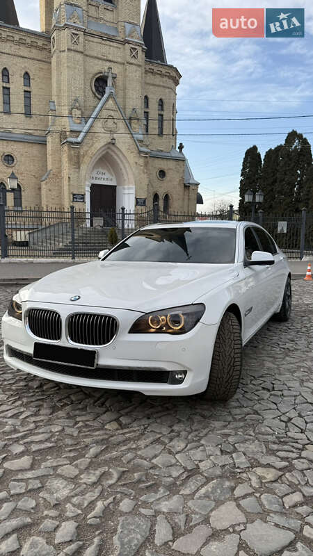 Седан BMW 7 Series 2010 в 