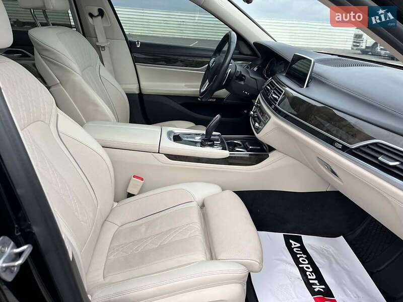 Седан BMW 7 Series 2018 в Львові