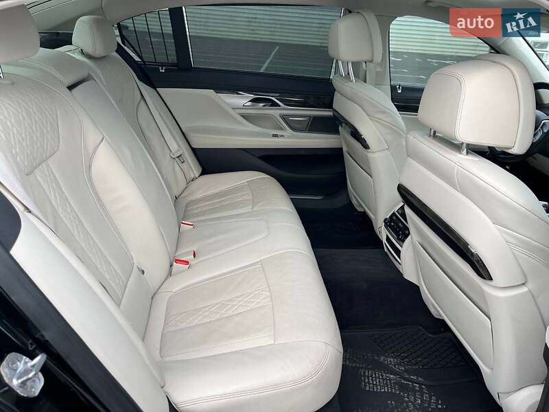 Седан BMW 7 Series 2018 в Львові