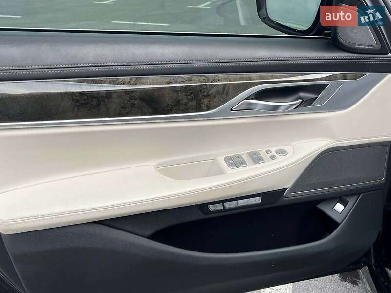 Седан BMW 7 Series 2018 в Львові
