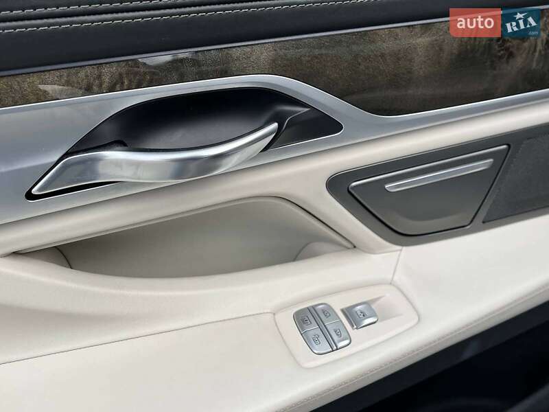 Седан BMW 7 Series 2018 в Львові