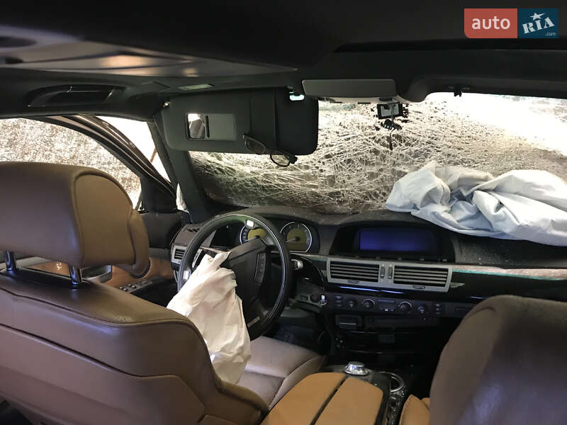 Седан BMW 7 Series 2004 в Вараші