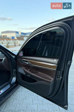 Седан BMW 7 Series 2016 в 