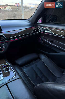 Седан BMW 7 Series 2016 в 
