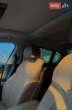 Седан BMW 7 Series 2015 в 
