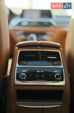 Седан BMW 7 Series 2015 в 