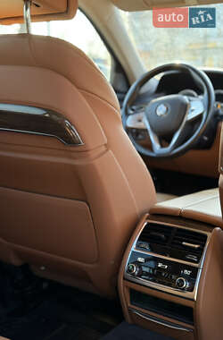 Седан BMW 7 Series 2015 в 
