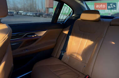 Седан BMW 7 Series 2015 в 