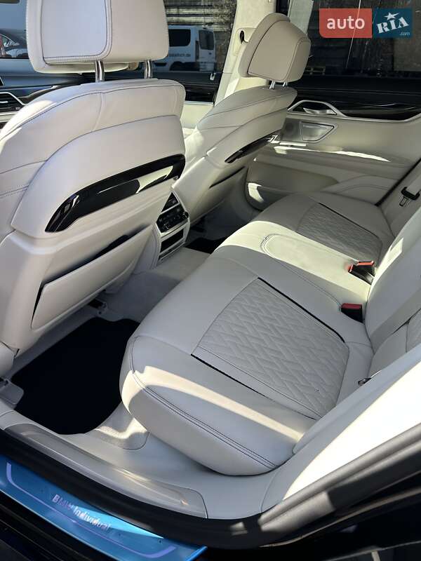 Седан BMW 7 Series 2021 в Львове