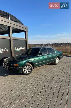 Седан BMW 7 Series 1992 в Шумске