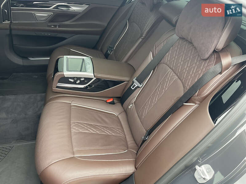 Седан BMW 7 Series 2020 в Ровно
