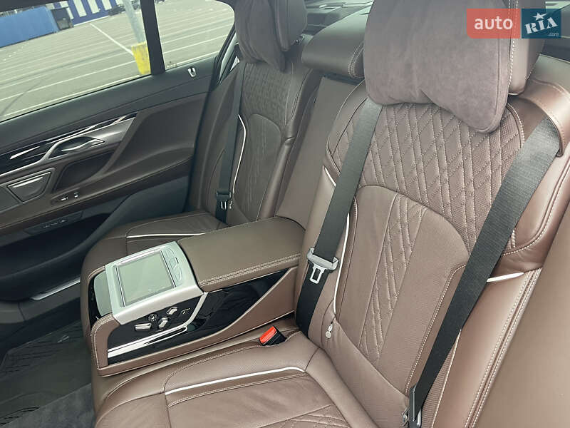 Седан BMW 7 Series 2020 в Ровно