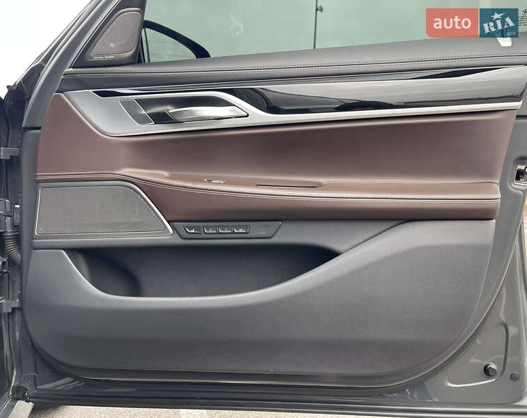 Седан BMW 7 Series 2020 в Ровно