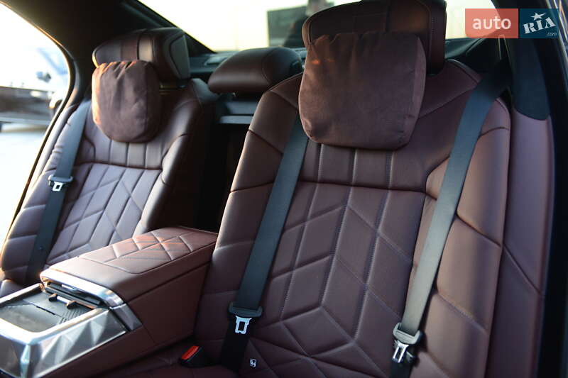 Седан BMW 7 Series 2023 в Мукачево