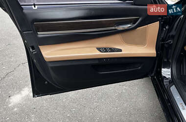 Седан BMW 7 Series 2011 в 
