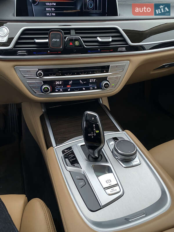 Седан BMW 7 Series 2016 в Львові