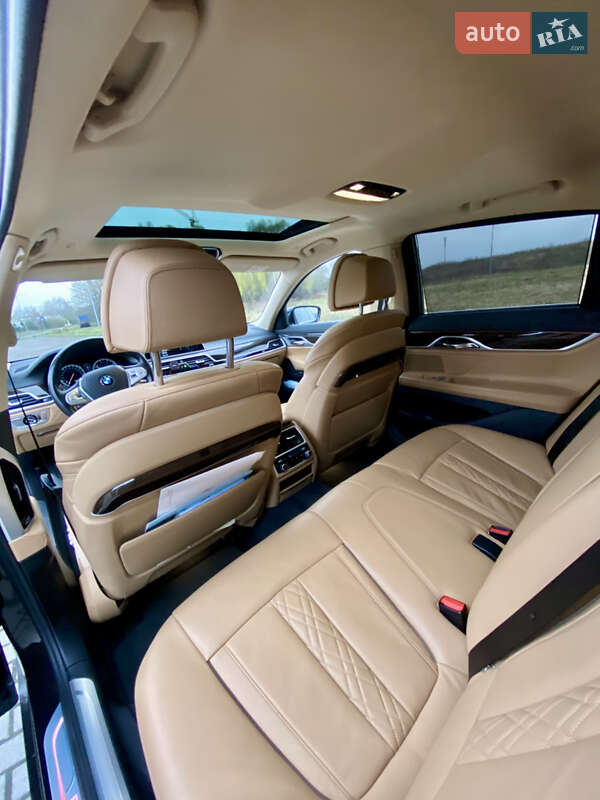 Седан BMW 7 Series 2016 в Львові
