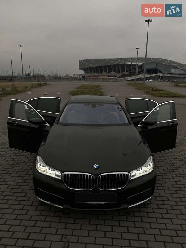 Седан BMW 7 Series 2016 в Львові