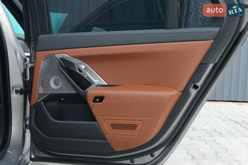 Седан BMW 7 Series 2024 в Мукачево