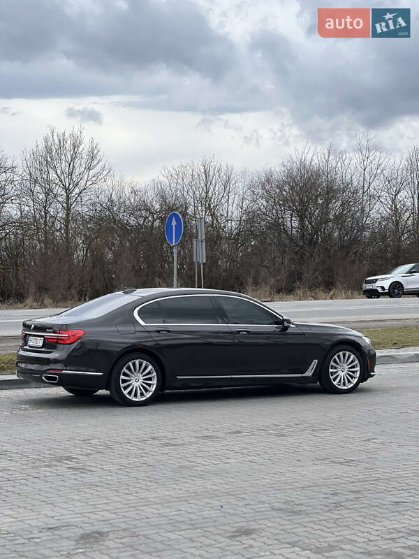 Седан BMW 7 Series 2015 в Львові