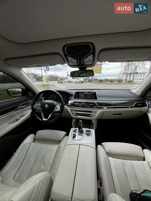 Седан BMW 7 Series 2015 в Львові