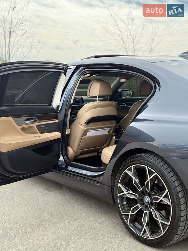 Седан BMW 7 Series 2016 в Киеве
