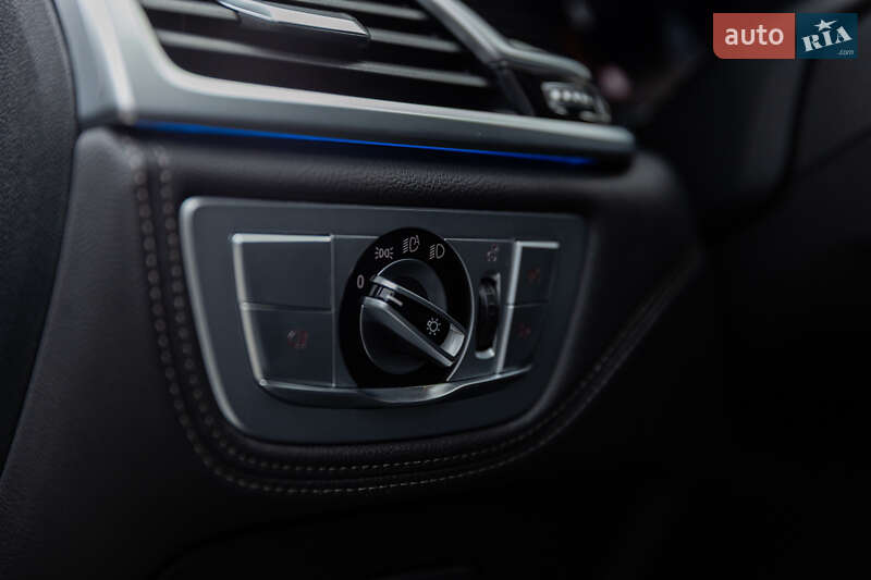 Седан BMW 7 Series 2021 в Ужгороде