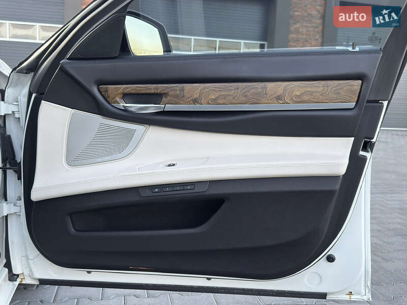Седан BMW 7 Series 2013 в Черновцах