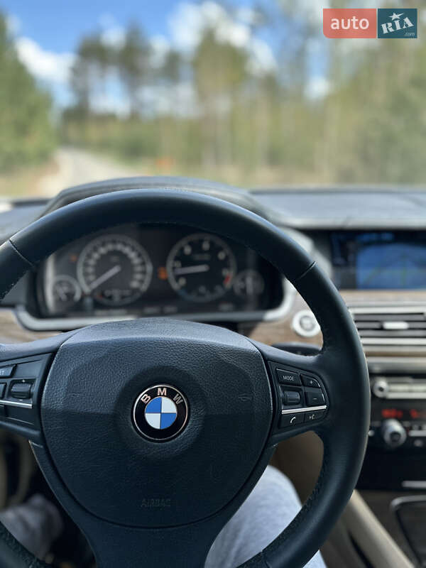 Седан BMW 7 Series 2010 в Вараші