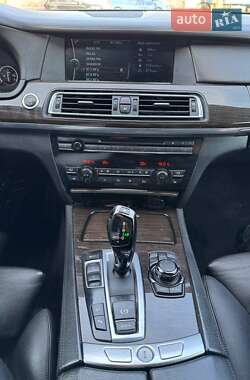 Седан BMW 7 Series 2009 в 