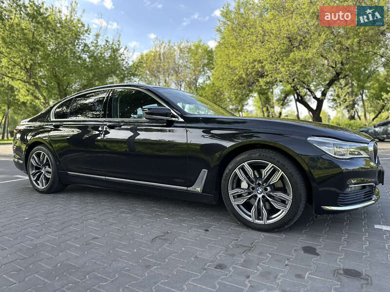 Седан BMW 7 Series 2016 в Киеве