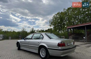 Седан BMW 7 Series 2001 в 