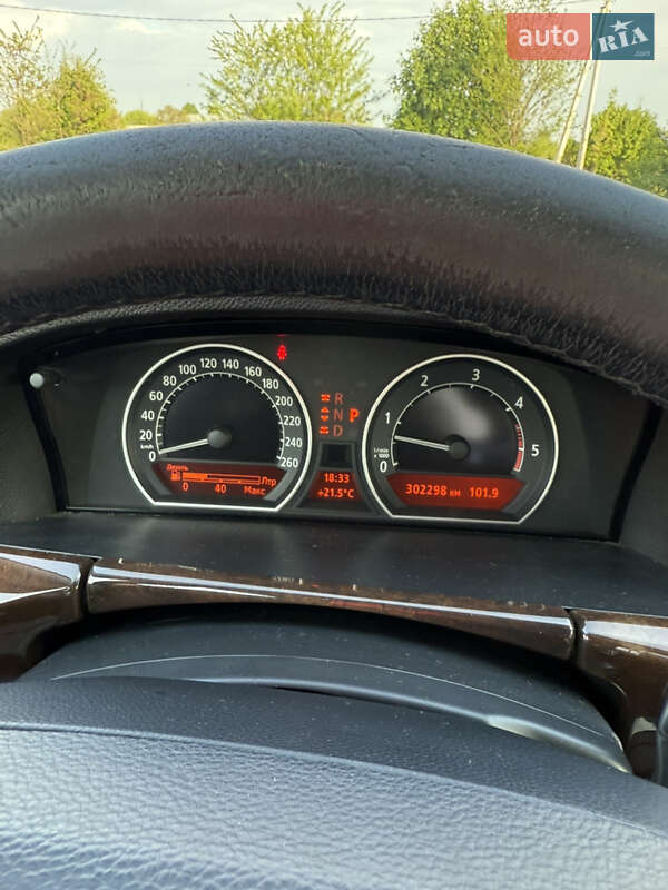 Седан BMW 7 Series 2003 в Чернівцях