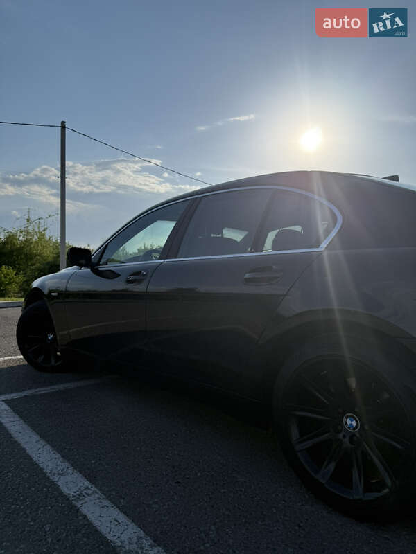 Седан BMW 7 Series 2003 в Чернівцях