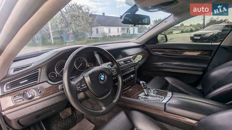 Седан BMW 7 Series 2010 в Ровно
